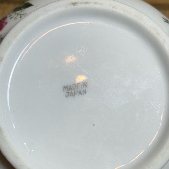 Vintage 1970s Rose Bouquet Porcelain jewelry/trinket box made in Japan - Picture 5 of 5